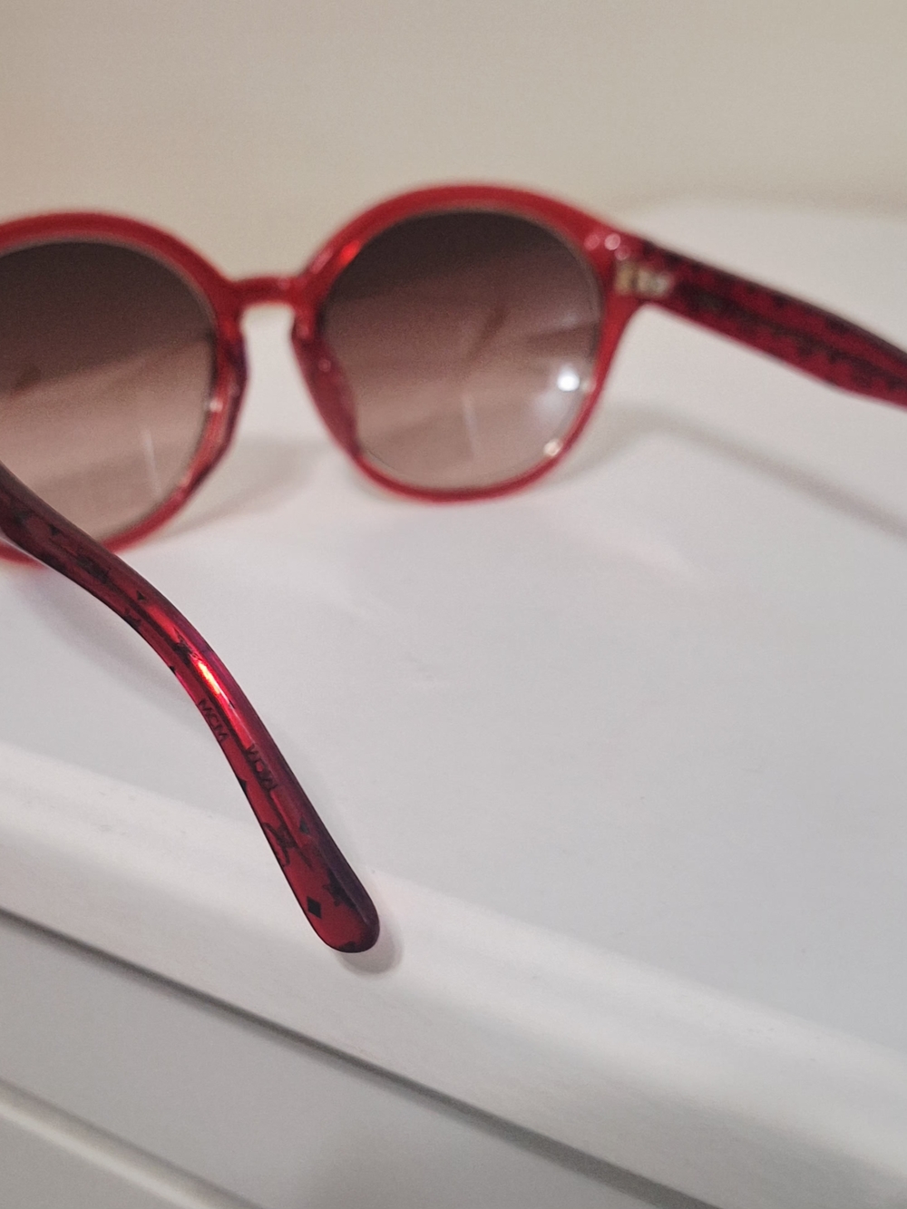 MCM Red Round Women's Sunglasses with Gradient Lenses - Picture 1 of 3
